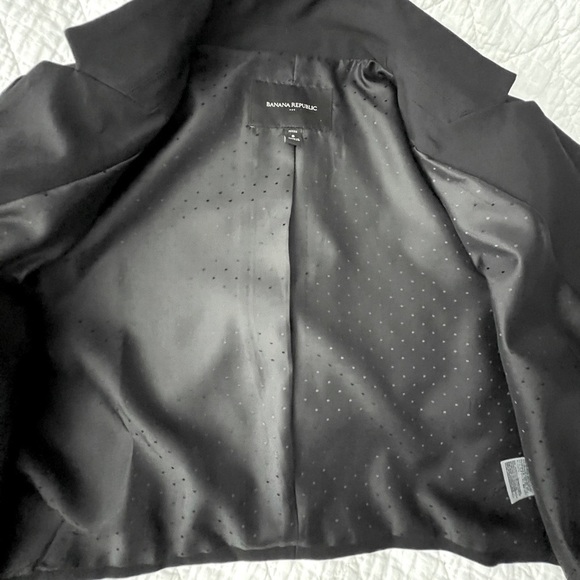 Elegant Cropped Blazer - Picture 4 of 5